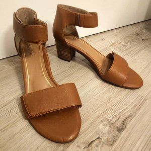 Leather Vionic Size 9 Tan Heels - Velcro Adjustable - Block stacked heel